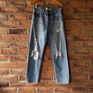 LEVI’S | Blue high waisted distressed leg wedgie straight droit denim jean